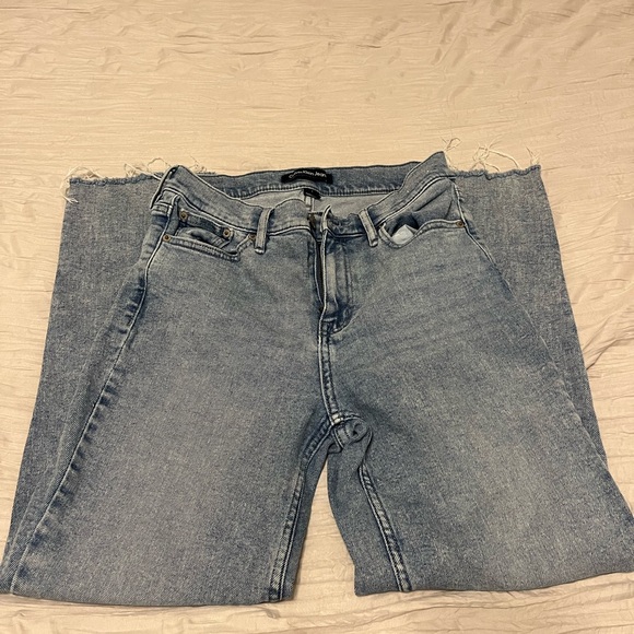 Straight leg frayed ankle Jean. - Picture 1 of 3